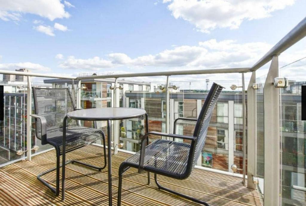 New Stylish 1 Bedroom Flat Stunning Balcony Views Brentford Exteriér fotografie